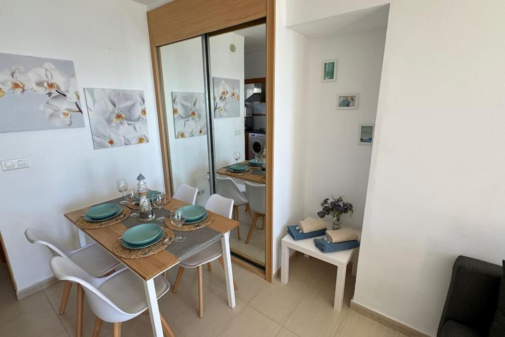 Apartamento A Pie De Playa Con Terraza Y Piscinas Apartment Benalmadena Exterior photo