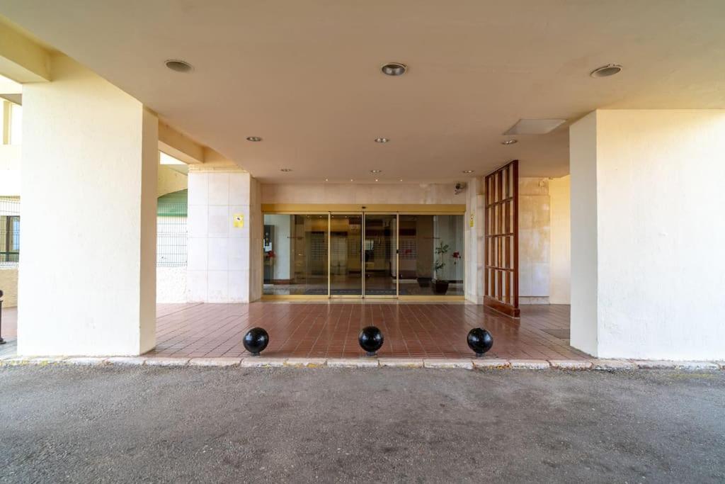 Apartamento A Pie De Playa Con Terraza Y Piscinas Apartment Benalmadena Exterior photo